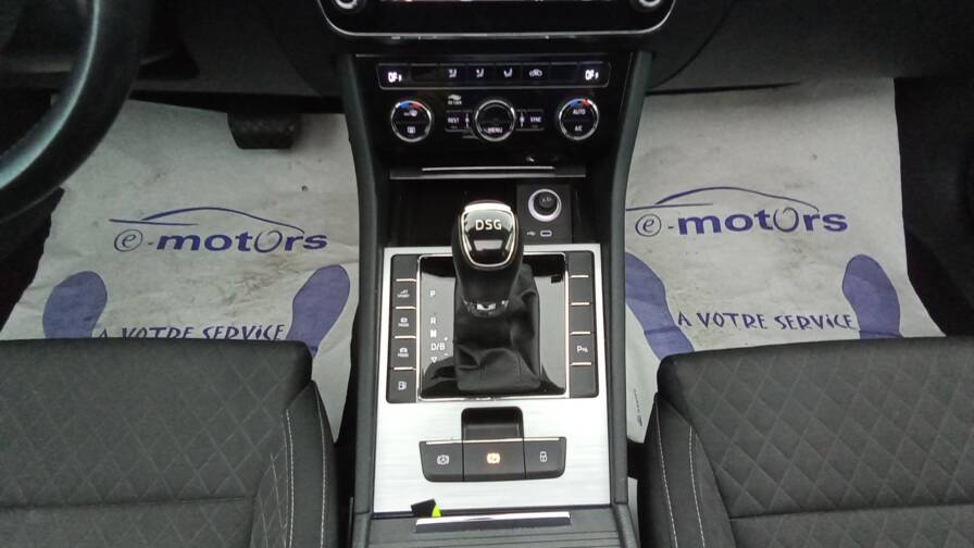 Mandataire Automobile occasion, recherche de Skoda Superb-combi-1-4-tsi-phev-218-dsg6-plus-toit - E-Motors