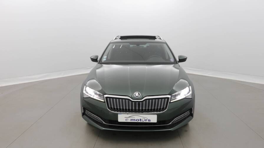 Mandataire Automobile occasion, recherche de Skoda Superb-combi-1-4-tsi-phev-218-dsg6-plus-toit - E-Motors