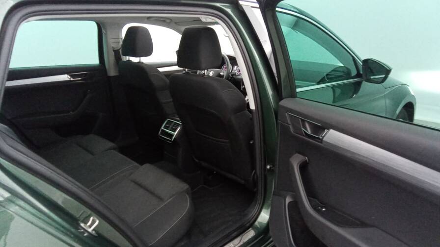 Mandataire Automobile occasion, recherche de Skoda Superb-combi-1-4-tsi-phev-218-dsg6-plus-toit - E-Motors