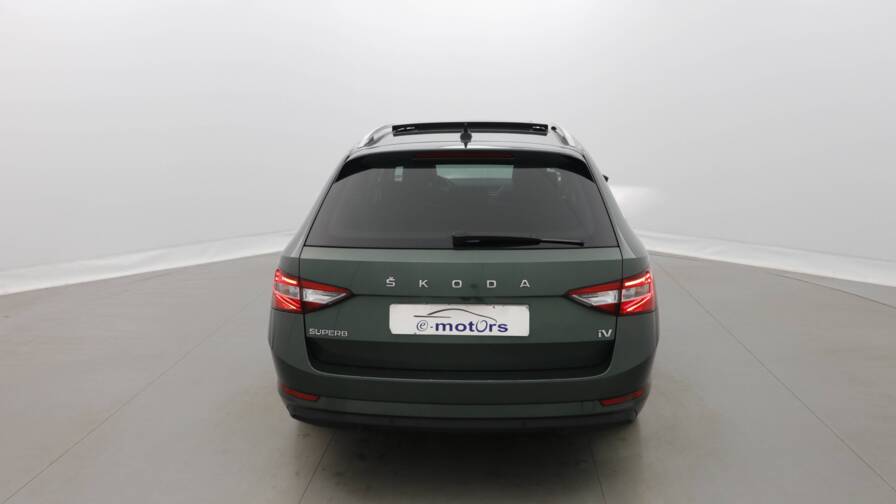 Mandataire Automobile occasion, recherche de Skoda Superb-combi-1-4-tsi-phev-218-dsg6-plus-toit - E-Motors