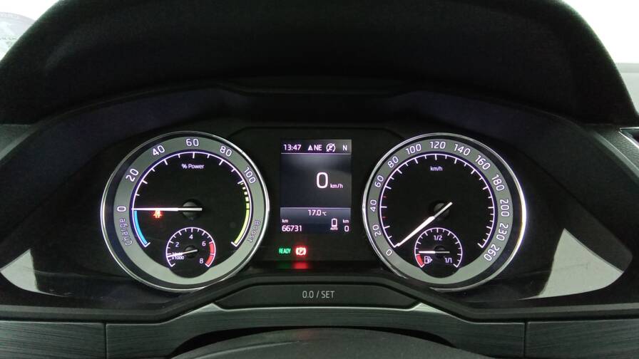 Mandataire Automobile occasion, recherche de Skoda Superb-combi-1-4-tsi-phev-218-dsg6-plus-toit - E-Motors