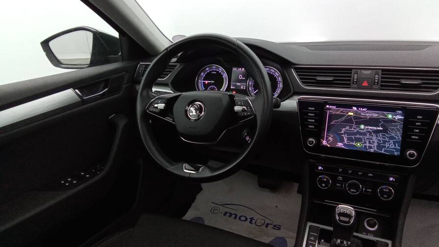 Mandataire Automobile occasion, recherche de Skoda Superb-combi-1-4-tsi-phev-218-dsg6-plus-toit - E-Motors