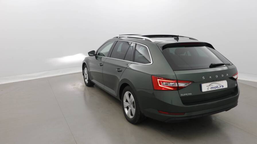 Mandataire Automobile occasion, recherche de Skoda Superb-combi-1-4-tsi-phev-218-dsg6-plus-toit - E-Motors