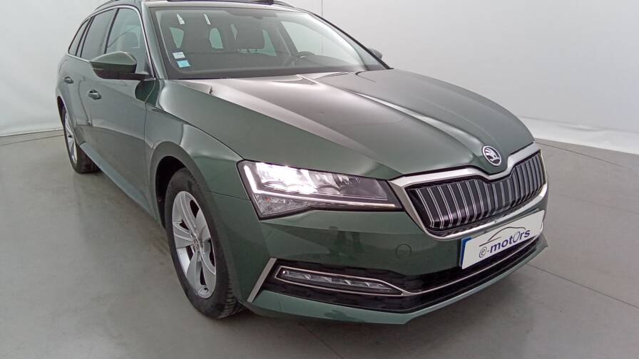 Mandataire Automobile occasion, recherche de Skoda Superb-combi-1-4-tsi-phev-218-dsg6-plus-toit - E-Motors