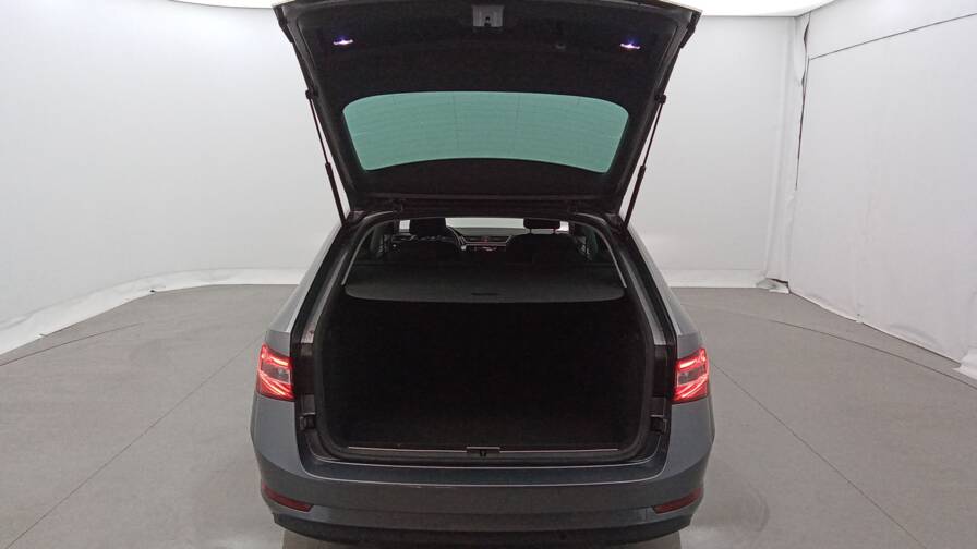 Mandataire Automobile occasion, recherche de Skoda Superb-combi-2-0-tdi-150-dsg7 - E-Motors