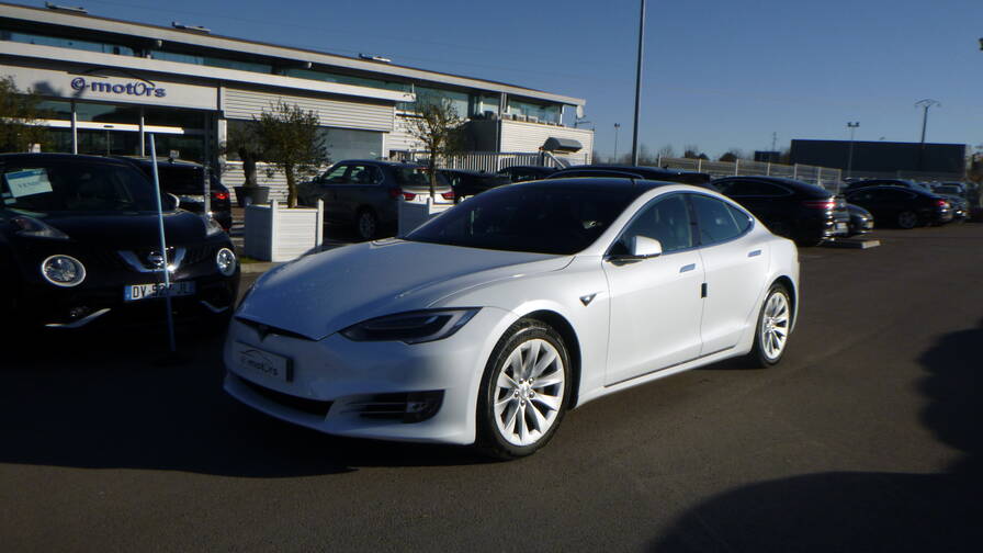 Tesla Model S porte-clé et le modèle S page sur Tesla site sur