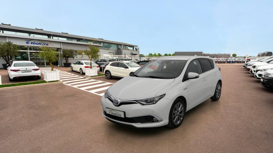 Avis-mandataire-auto-Emotors-Toyota-Auris-Hybride-136h-executive.