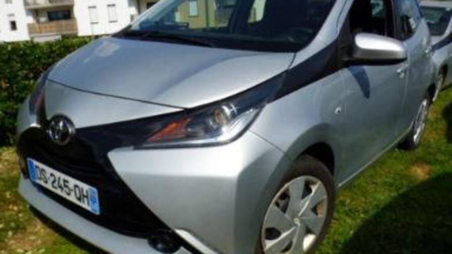 Avis-mandataire-auto-Emotors-Toyota-Aygo-X-play-vvt-i.