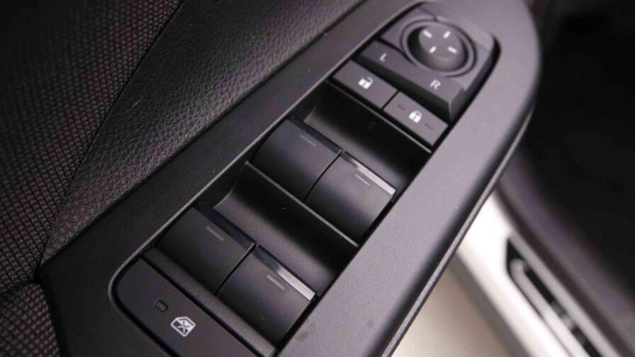 Mandataire Automobile neuf, recherche de Toyota C-hr-1-8-hybrid-140-cvt-dynamic - E-Motors