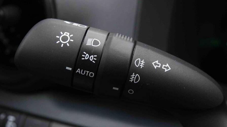 Mandataire Automobile neuf, recherche de Toyota C-hr-1-8-hybrid-140-cvt-dynamic - E-Motors