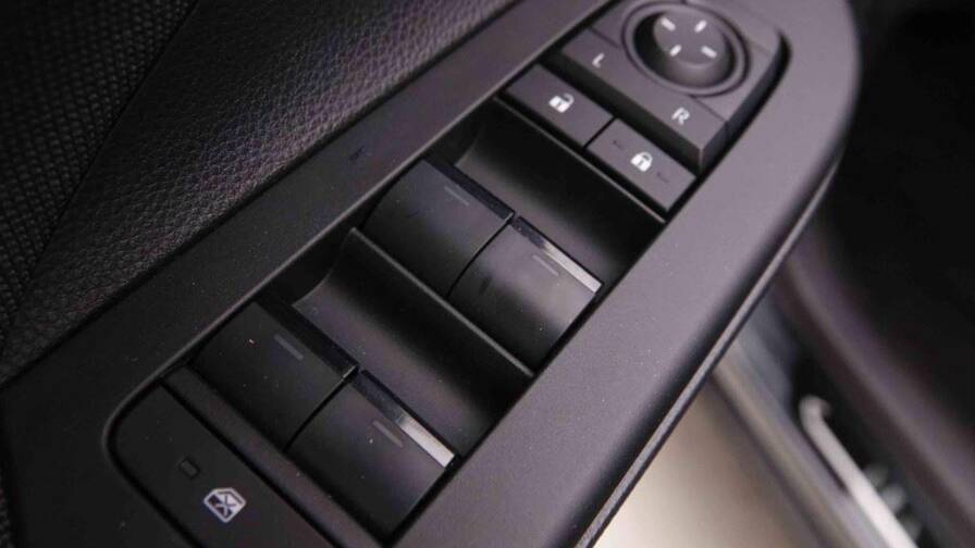 Mandataire Automobile neuf, recherche de Toyota C-hr-1-8-hybrid-140-cvt-dynamic - E-Motors