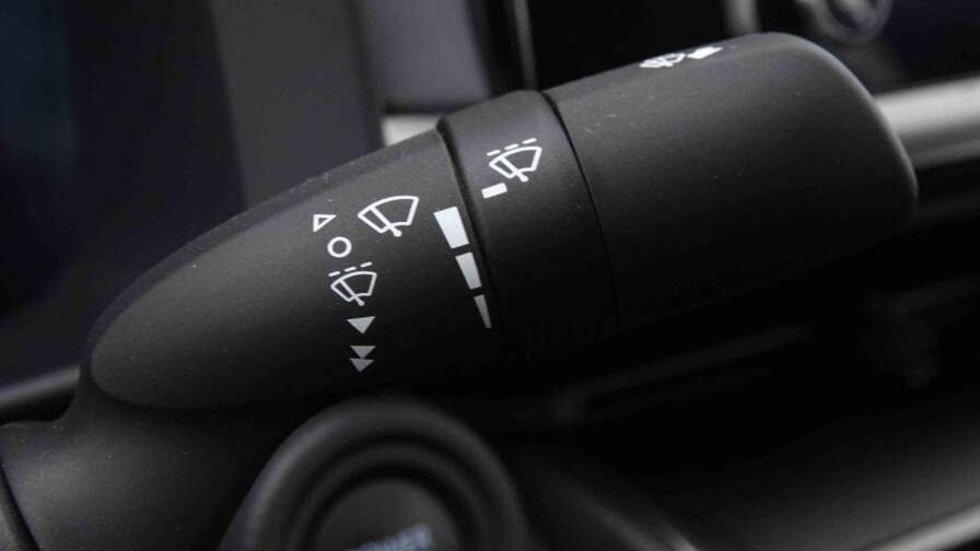 Mandataire Automobile neuf, recherche de Toyota C-hr-1-8-hybrid-140-cvt-dynamic - E-Motors