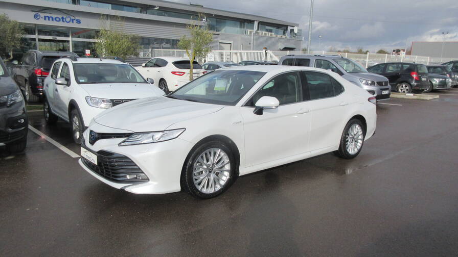Avis-mandataire-auto-Emotors-Toyota-Camry-hybride-Design-218ch.