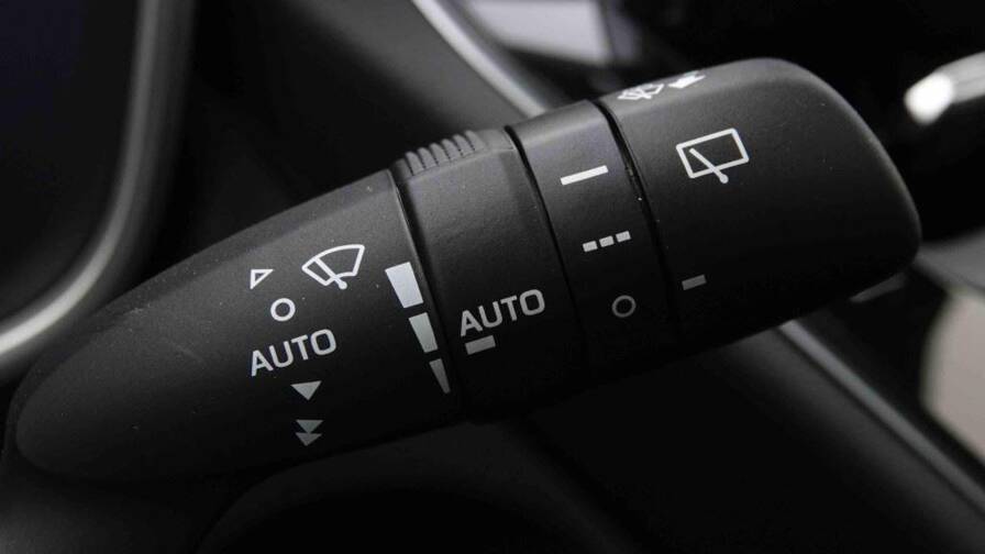 Mandataire Automobile neuf, recherche de Toyota Corolla-cross-1-8-hybrid-140-e-cvt-lounge - E-Motors