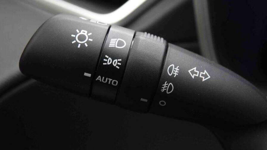 Mandataire Automobile neuf, recherche de Toyota Corolla-cross-1-8-hybrid-140-e-cvt-lounge - E-Motors