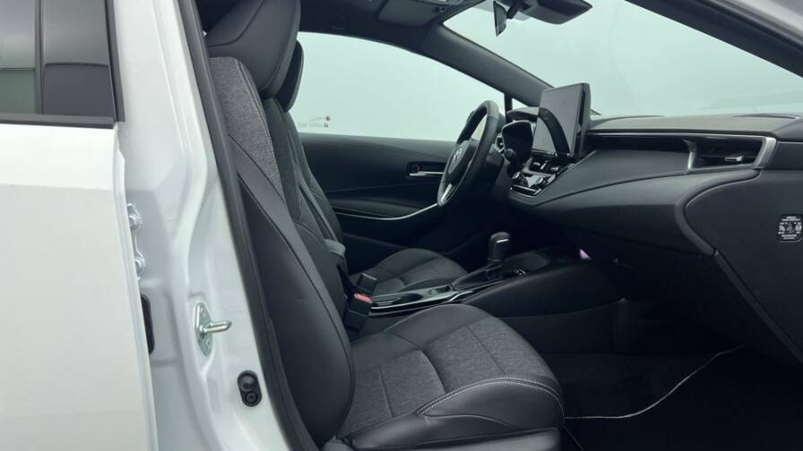 Mandataire Automobile neuf, recherche de Toyota Corolla-touring-sports-hybride-140ch-design - E-Motors
