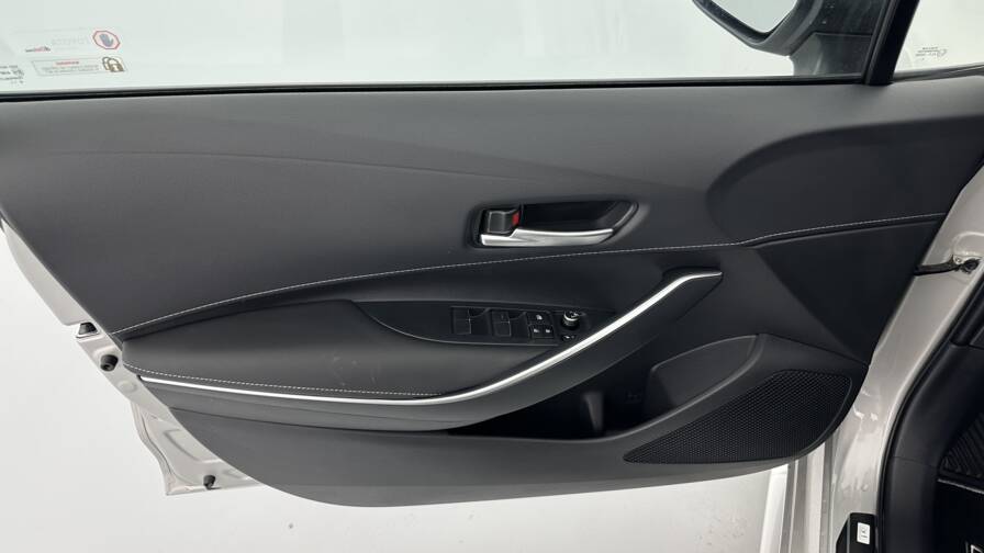 Mandataire Automobile neuf, recherche de Toyota Corolla-touring-sports-x-1-8-hybrid-140ch-design-team-player - E-Motors