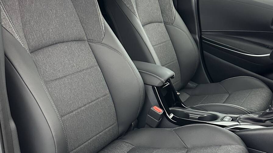 Mandataire Automobile neuf, recherche de Toyota Corolla-touring-sports-x-1-8-hybrid-140ch-design-team-player - E-Motors