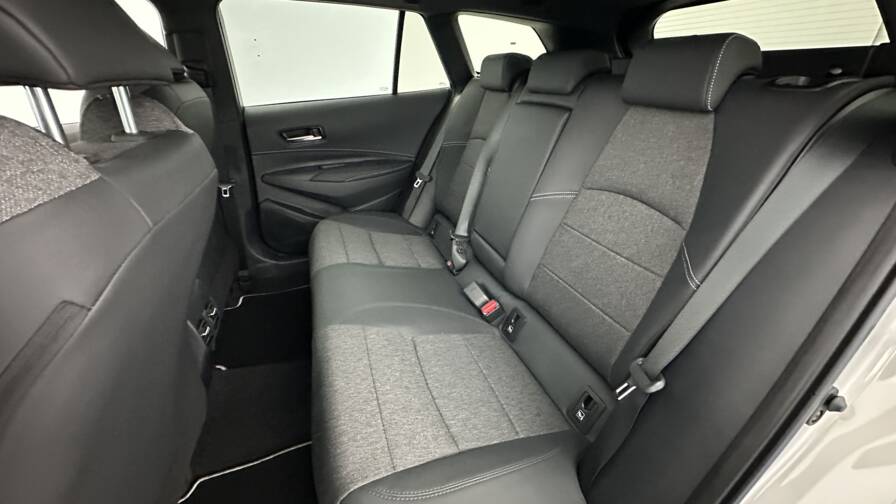 Mandataire Automobile neuf, recherche de Toyota Corolla-touring-sports-x-1-8-hybrid-140ch-design-team-player - E-Motors