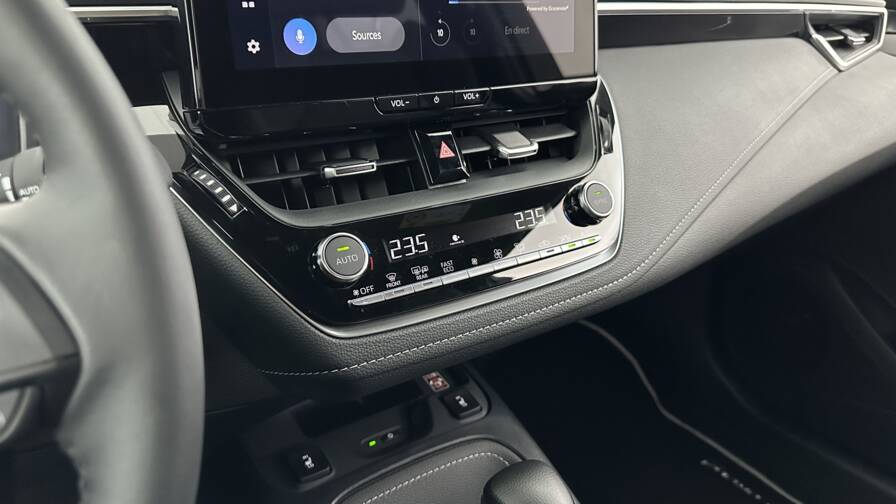 Mandataire Automobile neuf, recherche de Toyota Corolla-touring-sports-x-1-8-hybrid-140ch-design-team-player - E-Motors