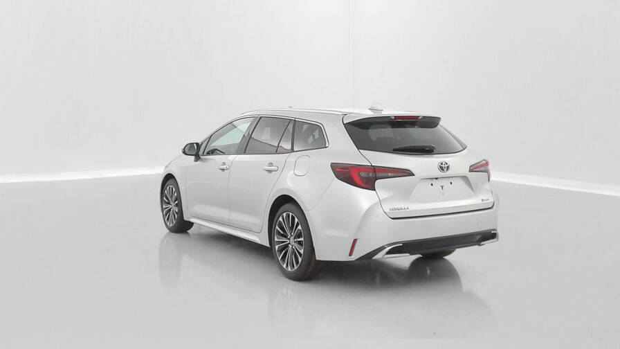 Mandataire Automobile neuf, recherche de Toyota Corolla-touring-sports-x-1-8-hybrid-140ch-design-team-player - E-Motors