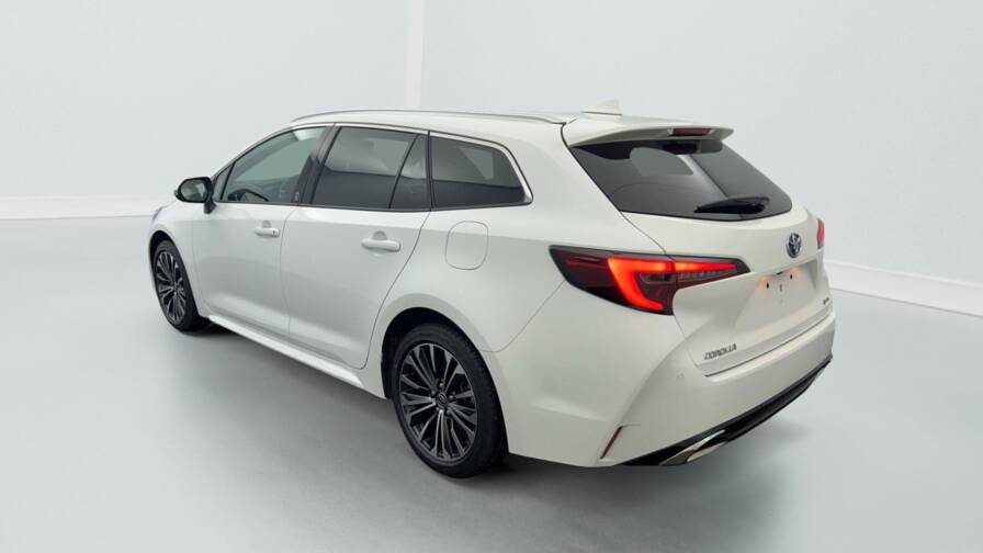 Mandataire Automobile neuf, recherche de Toyota Corolla-touring-sports-hybride-140ch-design - E-Motors