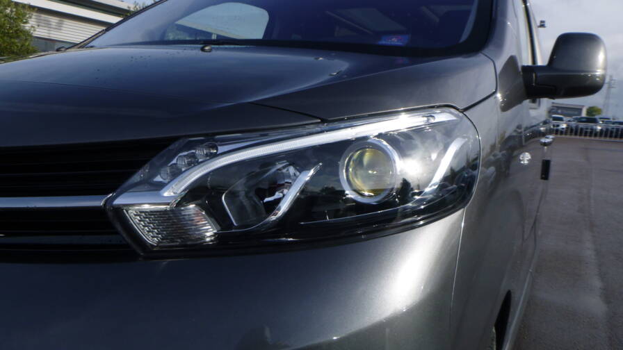 Mandataire Automobile neuf, recherche de Toyota Proace-verso-long-lounge-180-d-4d-bva8 - E-Motors