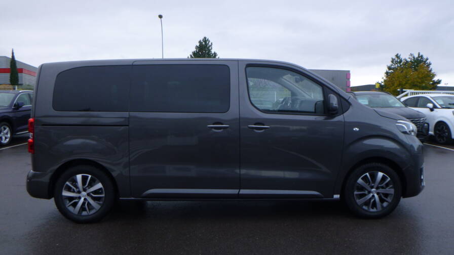 Mandataire Automobile neuf, recherche de Toyota Proace-verso-medium-lounge-180-d-4d-bva8 - E-Motors