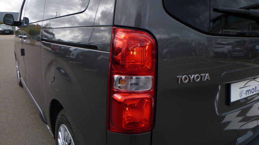 Mandataire Automobile neuf, recherche de Toyota Proace-verso-medium-lounge-180-d-4d-bva8 - E-Motors