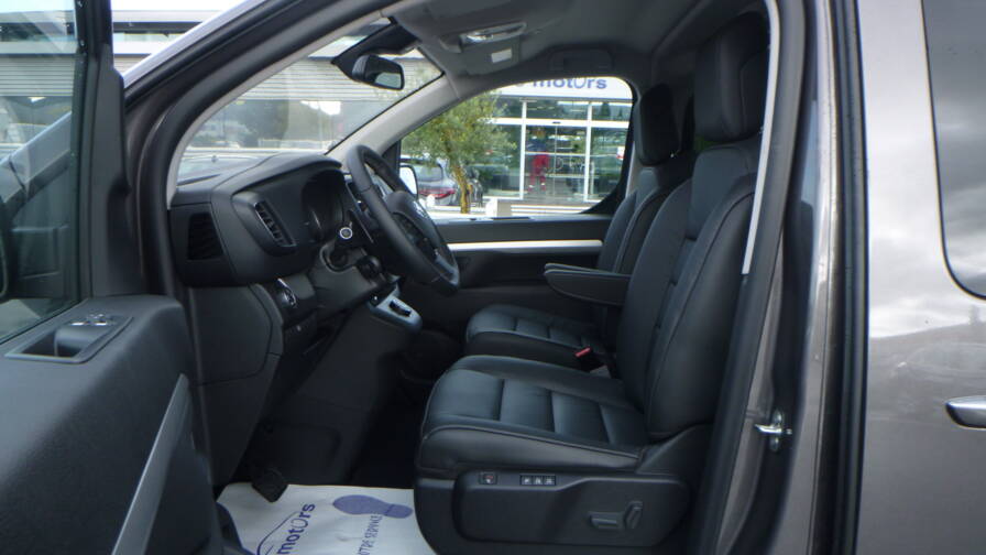 Mandataire Automobile neuf, recherche de Toyota Proace-verso-long-lounge-180-d-4d-bva8 - E-Motors