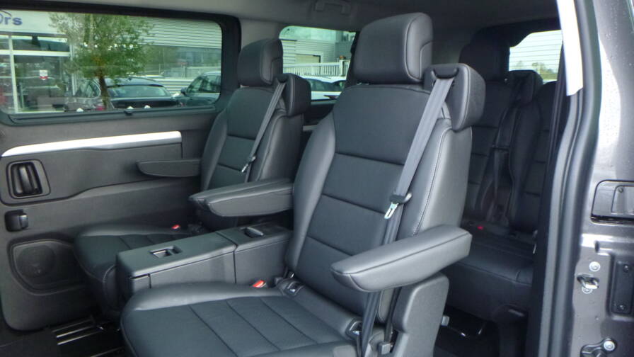 Mandataire Automobile neuf, recherche de Toyota Proace-verso-long-lounge-180-d-4d-bva8 - E-Motors