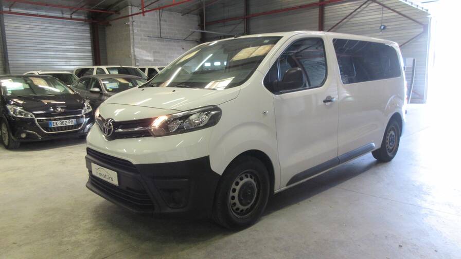 Avis-mandataire-auto-Emotors-Toyota-Proace-verso-Medium-dynamic-115-d-4d-9places.
