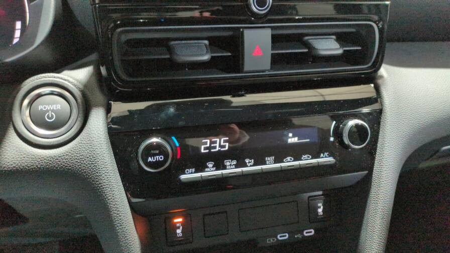 Mandataire Automobile neuf, recherche de Toyota Yaris-cross-hybride-130h-2wd-design-plus-sieges-chauffants - E-Motors