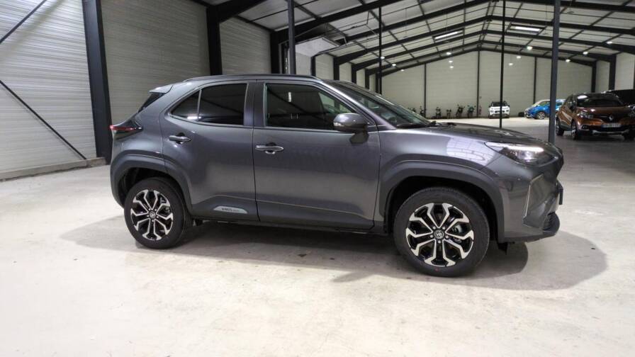 Mandataire Automobile neuf, recherche de Toyota Yaris-cross-hybride-130h-2wd-design-plus-sieges-chauffants - E-Motors