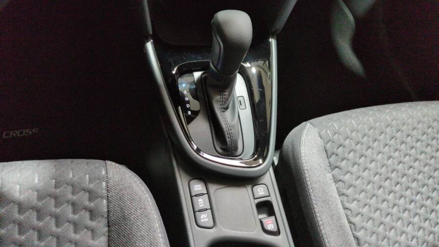 Mandataire Automobile neuf, recherche de Toyota Yaris-cross-hybride-130h-2wd-design-plus-sieges-chauffants - E-Motors