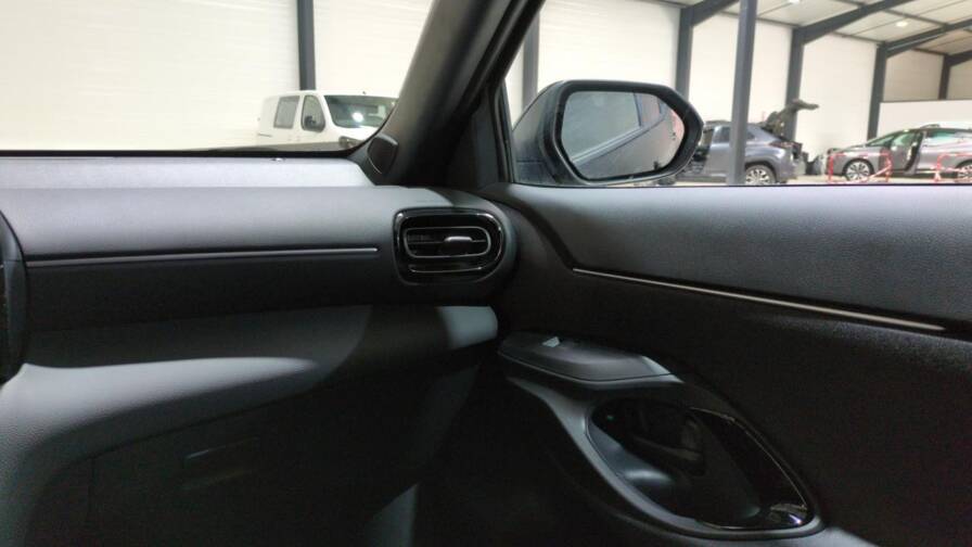 Mandataire Automobile neuf, recherche de Toyota Yaris-cross-hybride-130h-2wd-design-plus-sieges-chauffants - E-Motors