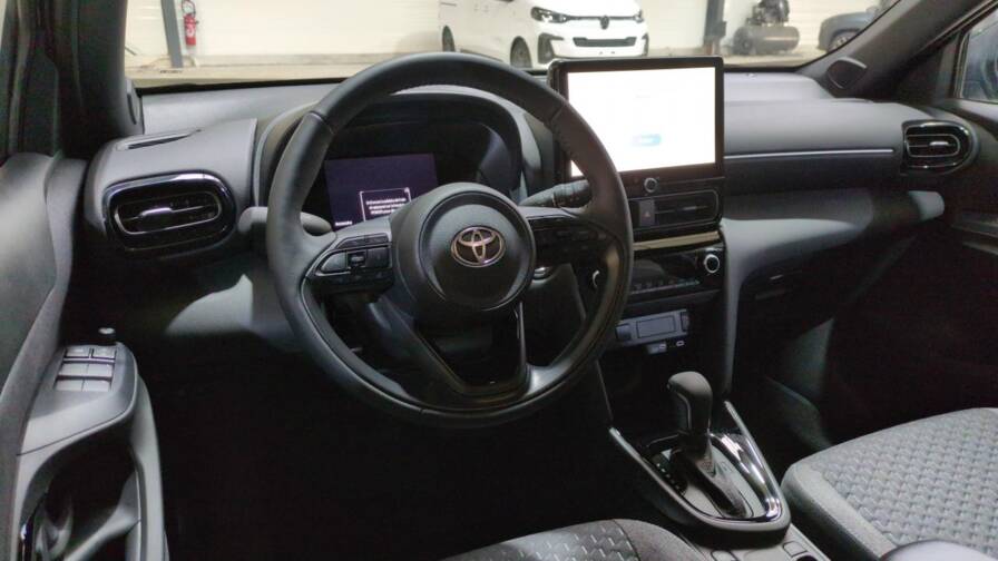 Mandataire Automobile neuf, recherche de Toyota Yaris-cross-hybride-130h-2wd-design-plus-sieges-chauffants - E-Motors