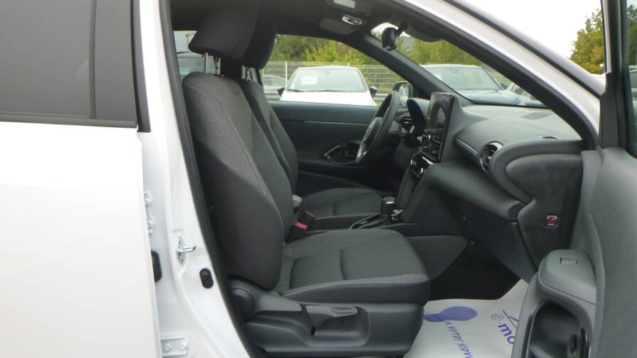 Mandataire Automobile neuf, recherche de Toyota Yaris-cross-hybride-130-2wd-design - E-Motors