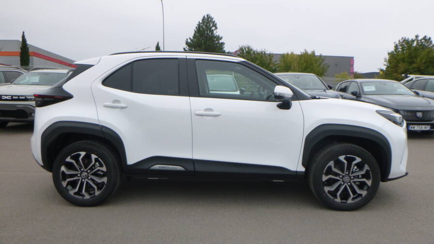 Mandataire Automobile neuf, recherche de Toyota Yaris-cross-hybride-130-2wd-design - E-Motors