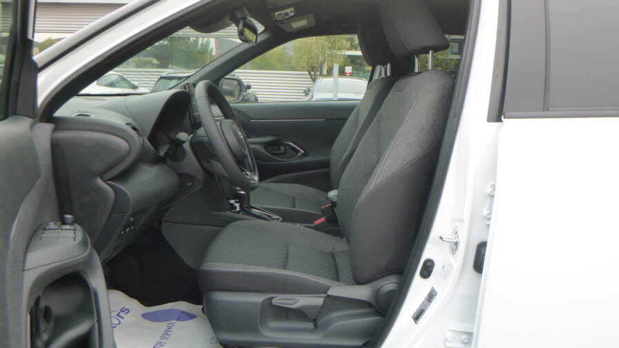 Mandataire Automobile neuf, recherche de Toyota Yaris-cross-hybride-130-2wd-design - E-Motors