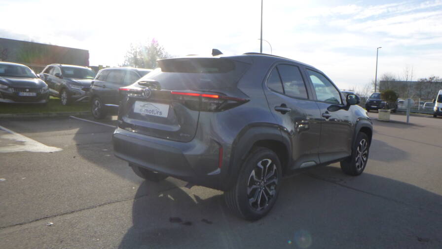 Mandataire Automobile neuf, recherche de Toyota Yaris-cross-hybride-130h-2wd-design-plus-pack-hiver-plus-pack-safety - E-Motors