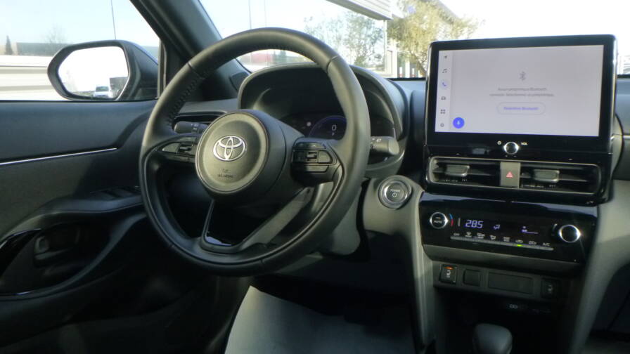 Mandataire Automobile neuf, recherche de Toyota Yaris-cross-hybride-130h-2wd-design-plus-pack-hiver-plus-pack-safety - E-Motors