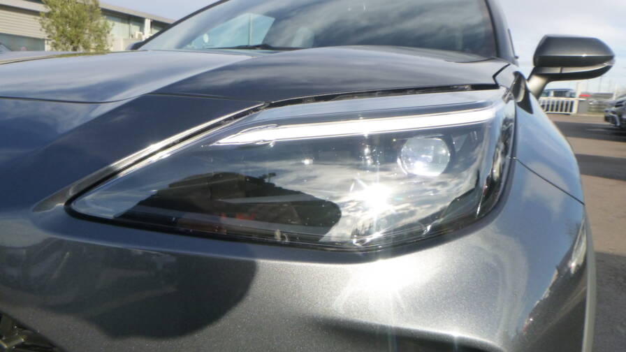 Mandataire Automobile neuf, recherche de Toyota Yaris-cross-hybride-130h-2wd-design-plus-pack-hiver-plus-pack-safety - E-Motors