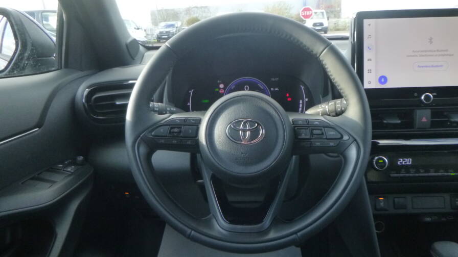 Mandataire Automobile neuf, recherche de Toyota Yaris-cross-hybride-130h-2wd-design-plus-pack-hiver-plus-pack-safety - E-Motors