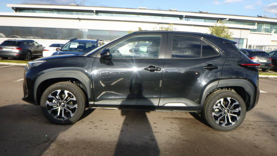 Mandataire Automobile neuf, recherche de Toyota Yaris-cross-hybride-130h-2wd-design-plus-pack-hiver-plus-pack-safety - E-Motors