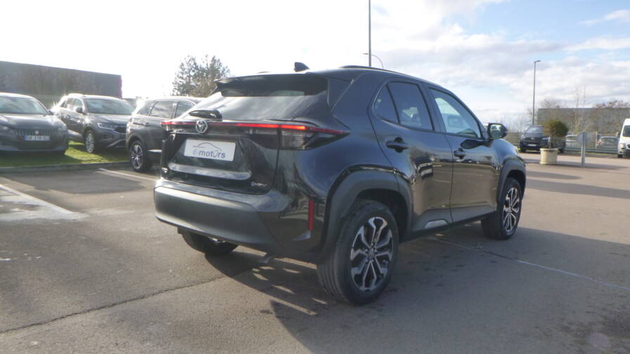 Mandataire Automobile neuf, recherche de Toyota Yaris-cross-hybride-130h-2wd-design-plus-pack-hiver-plus-pack-safety - E-Motors
