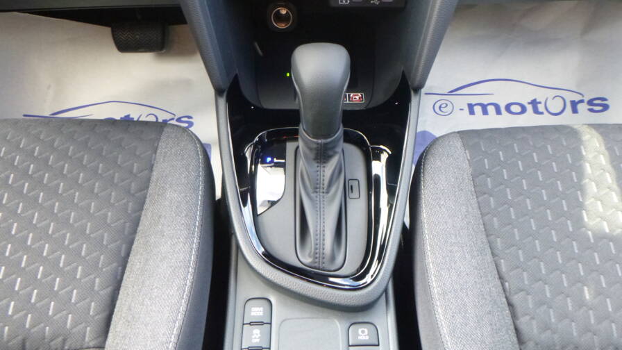 Mandataire Automobile neuf, recherche de Toyota Yaris-cross-hybride-130h-2wd-design-plus-pack-hiver-plus-pack-safety - E-Motors