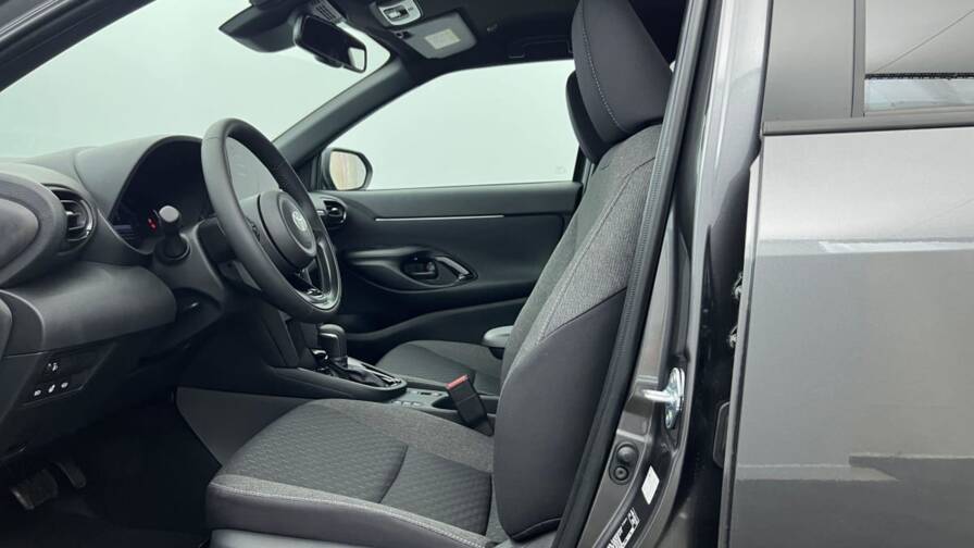 Mandataire Automobile neuf, recherche de Toyota Yaris-cross-hybride-130h-2wd-design - E-Motors