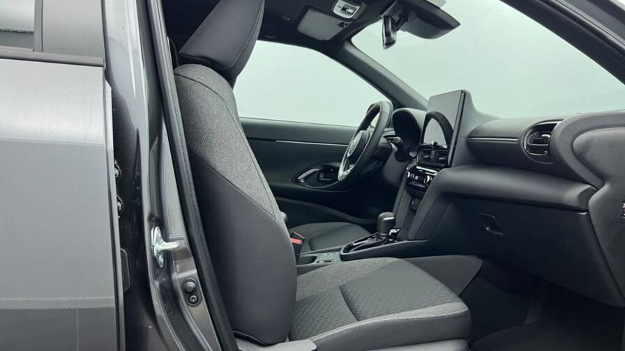 Mandataire Automobile neuf, recherche de Toyota Yaris-cross-hybride-130h-2wd-design - E-Motors