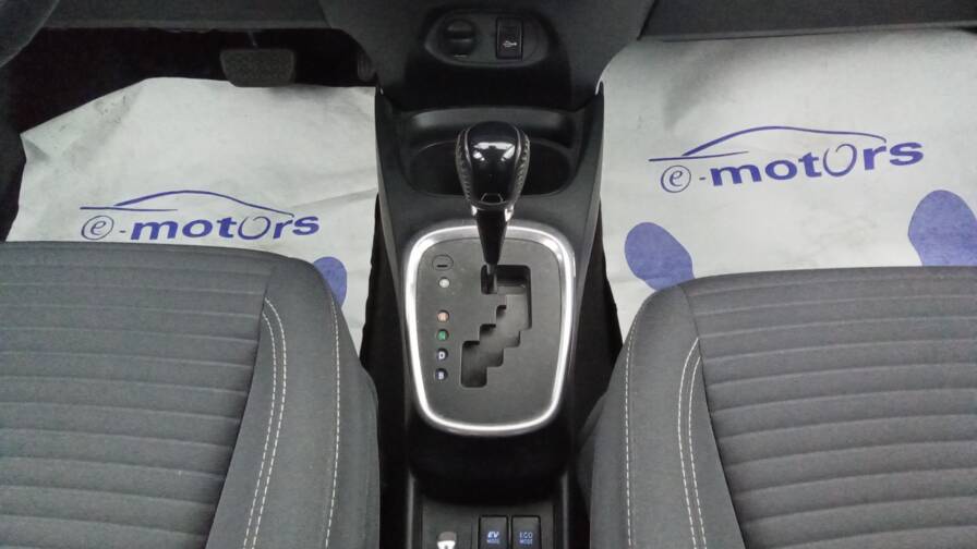 Mandataire Automobile occasion, recherche de Toyota Yaris-hybride-100h-france - E-Motors